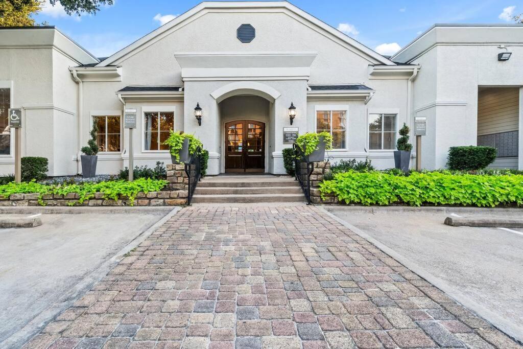 Devine Livings At Hermann Park Apartment Houston Exterior photo